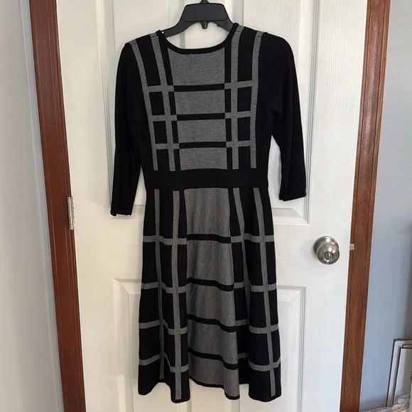 Liz Claiborne Black and Grey Sweater Dress - Size Small - Picture 4 of 4